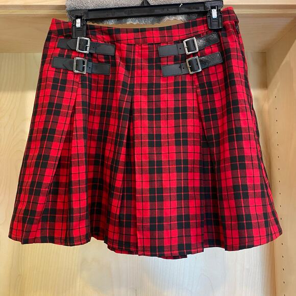 Hot Topic red and black plaid pleated skirt - Picture 1 of 5